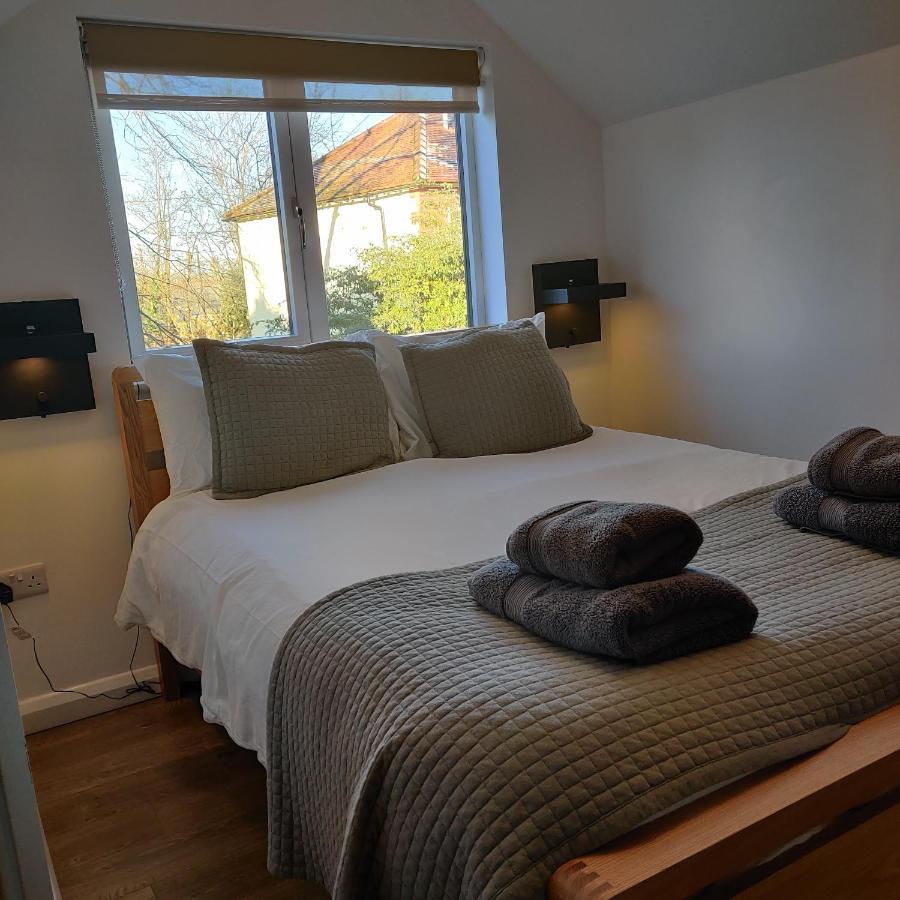 Delightful & Picturesque Modern Detached Apartment, Next To Chester Zoo, Near Park And Ride To City Centre Extérieur photo