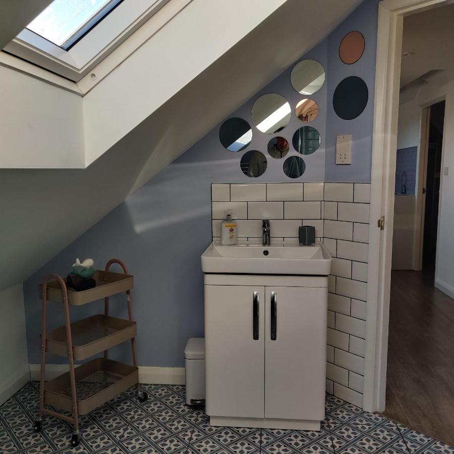 Delightful & Picturesque Modern Detached Apartment, Next To Chester Zoo, Near Park And Ride To City Centre Extérieur photo