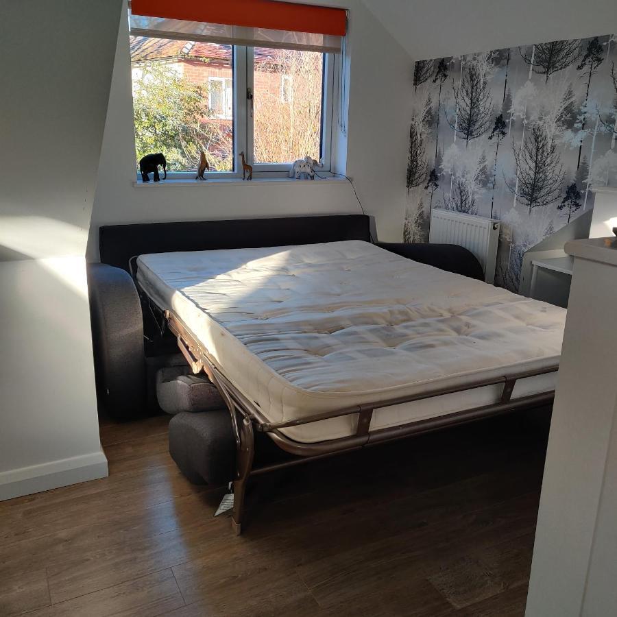 Delightful & Picturesque Modern Detached Apartment, Next To Chester Zoo, Near Park And Ride To City Centre Extérieur photo