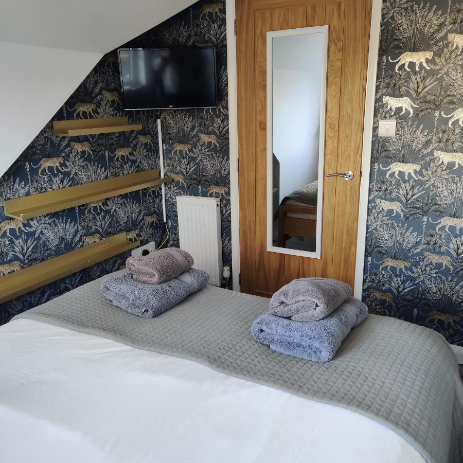 Delightful & Picturesque Modern Detached Apartment, Next To Chester Zoo, Near Park And Ride To City Centre Extérieur photo