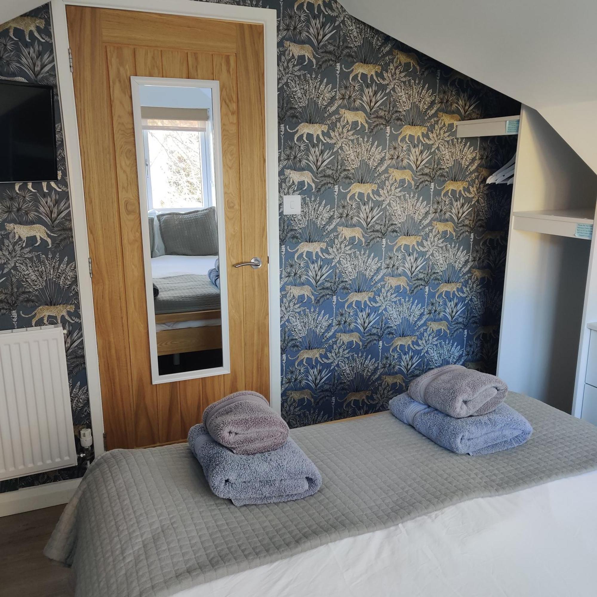 Delightful & Picturesque Modern Detached Apartment, Next To Chester Zoo, Near Park And Ride To City Centre Extérieur photo