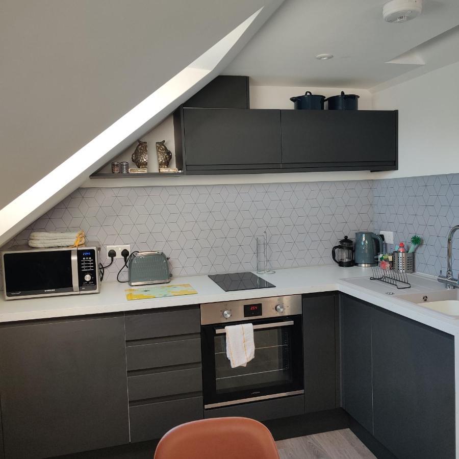 Delightful & Picturesque Modern Detached Apartment, Next To Chester Zoo, Near Park And Ride To City Centre Extérieur photo