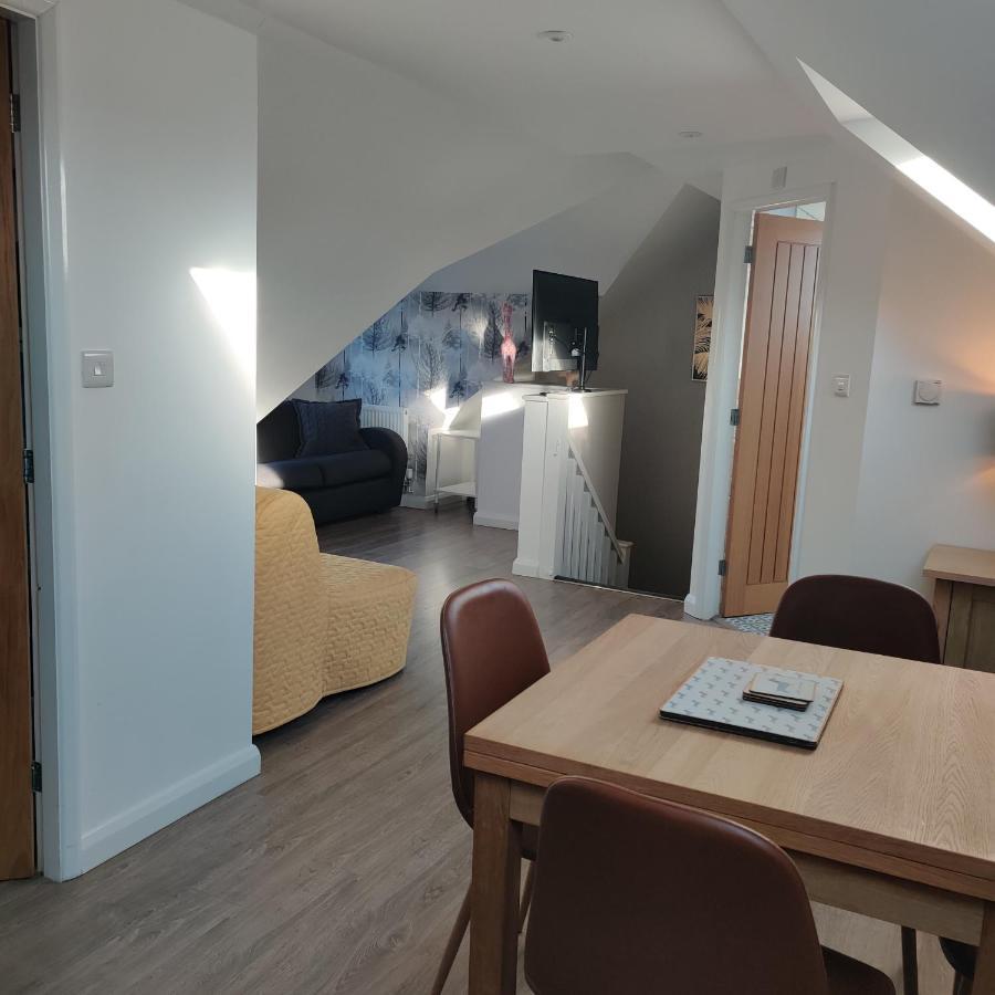 Delightful & Picturesque Modern Detached Apartment, Next To Chester Zoo, Near Park And Ride To City Centre Extérieur photo